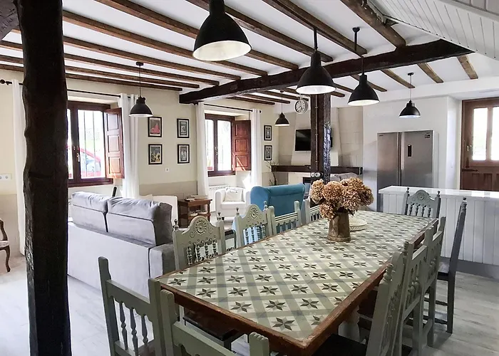 Casa Entrepenas 3000 *